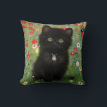 Gustav Klimt Kitten Kudde<br><div class="desc">Pillow med en Gustav Klimt-kattunge! Det svarta kattunge bär en silver och sitter i en fält av rött,  blått,  vitt och gula blommor. En underbar gåva till kattälskare och österrikiska konstentusiaster!</div>