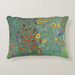 Gustav Klimt - Land Garden med solblommor Prydnadskudde<br><div class="desc">Land Garden med solblommor/lantgårdsträdgård med solblommor - Gustav Klimt 1905-1906</div>