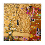 Gustav Klimt Livets träd Kakelplatta<br><div class="desc">Tile med Gustav Klimts mural The Livets träd,  The Stoclet Frieze (1905-1911). Den består av tre mosaiker: Förväntningen,  Knight och Embrace. En vacker kvinna,  ett gyllene träd och två älskare i ett omslag framställs. En underbar gåva till fläkt av Art nouveau och österrikisk konst.</div>