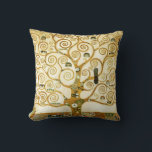 Gustav Klimt Livets träd Vintagen Art nouveau Kudde<br><div class="desc">Gustav Klimt Livets träd Vintage Art nouveau som målar Livets träd, Stoclet Frieze (Fransk: L'Arbre de Vie, Stoclet Frieze) är en målning av den österrikiska symbolmålaren Gustav Klimt. Det slutfördes 1909 och bygger på Art nouveau (Modern) stil i en symbolisk målargenre. Det är inhyst på museet för tillämpad konst i...</div>