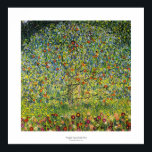 Gustav Klimt målar art nouveau i Apple Träd Poster<br><div class="desc">Den här målningen heter: Apple Träd Gustav Klimt var en österrikisk Art nouveau-målare som var känd för sitt färgstarka,  sensuella,  lyxiga bilder.</div>
