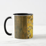 Gustav Klimt, målning av Kiss Vintage Art nouveau Mugg<br><div class="desc">Gustav Klimt The Kiss Vintage Art nouveau Painting the Kiss (på tyska: Der Kuss) målades av den österrikiska symbolmålaren Gustav Klimt mellan 1907 och 1908, höjdpunkten för hans gyllene period, när han målade ett antal verk i ett liknande gyldat stil. Målningen betraktas allmänt som ett mästerverk i den moderna tiden...</div>