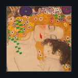 Gustav Klimt - Mor och Child Trätavla<br><div class="desc">Gustav Klimt - Mor och Child - Mor och Child är en detaljerad del av 1905 års treårsålder av kvinnomålning. Den här målningen kallas också "Le Tre Eta Della Donna". I den här bilden fokuserar vi bara på en del av teckningen,  mor och barnet.</div>