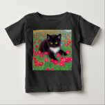 Gustav Klimt Smokingkatt T Shirt<br><div class="desc">T-Shirt med en Gustav Klimt smokingkatt! Denna bedårande svarta och vita katt sitter i ett fält av röda,  blå,  vita och orange blommor. En fantastisk present för kattälskare och österrikiska konstentusiaster!</div>