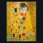 Gustav Klimt the Kiss Anteckningsbok<br><div class="desc">Bärbar dator med Gustav Klimts oljemålning med guld löv Kiss (1908). En man och kvinna,  som bär briljant gyllene färg,  tar gärna till sig och kysser i ett fält av blommor. En underbar gåva till fläkt av Art nouveau och österrikisk konst.</div>