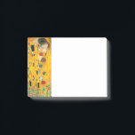 Gustav Klimt the Kiss Post-it Block<br><div class="desc">Post-it Notes med Gustav Klimts oljemålning med guld löv Kiss (1908). En man och kvinna,  som bär briljant gyllene färg,  tar gärna till sig och kysser i ett fält av blommor. En underbar gåva till fläkt av Art nouveau och österrikisk konst.</div>