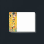 Gustav Klimt the Kiss Post-it Block<br><div class="desc">Post-it Notes med Gustav Klimts oljemålning med guld löv Kiss (1908). En man och kvinna,  som bär briljant gyllene färg,  tar gärna till sig och kysser i ett fält av blommor. En underbar gåva till fläkt av Art nouveau och österrikisk konst.</div>