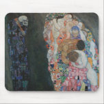 Gustav Klimt Vintage Art nouveau död och livstid Musmatta<br><div class="desc">Död och livstid (1908) av Gustav Klimt är en vintage av bra av Viktorian Era Symbolism med två olika inslag, Life and Death. På den lämnat döden återges en klassisk grimbok med en slipande skalle, täckt i en mörk med en religiösa kor. På högerna finns en grupp huvudsakligen unga kvinnor...</div>
