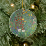 Gustav Klimts Farm Garden med solblommor Julgransprydnad Keramik<br><div class="desc">Lägg dig i den tidlösa elegansen i Gustav Klimts mästerverk med vår radikala Reverie-prydnad. I detta utsökta biet fångas kärnan av "Farm Garden med solblommor" i en svart och vit konstnärlig illustration som erbjuder en modern vrid på ett klassiskt mästerverk. Den smidiga, vassa fokuseringen och de mycket detaljerade detaljerna visar...</div>