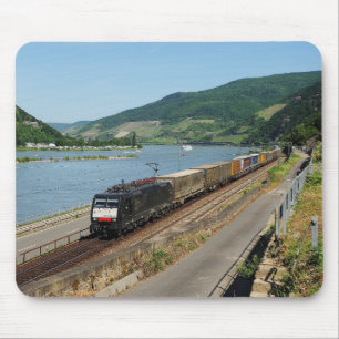 Güterzug bei Assmanshausen am Rhein Musmatta