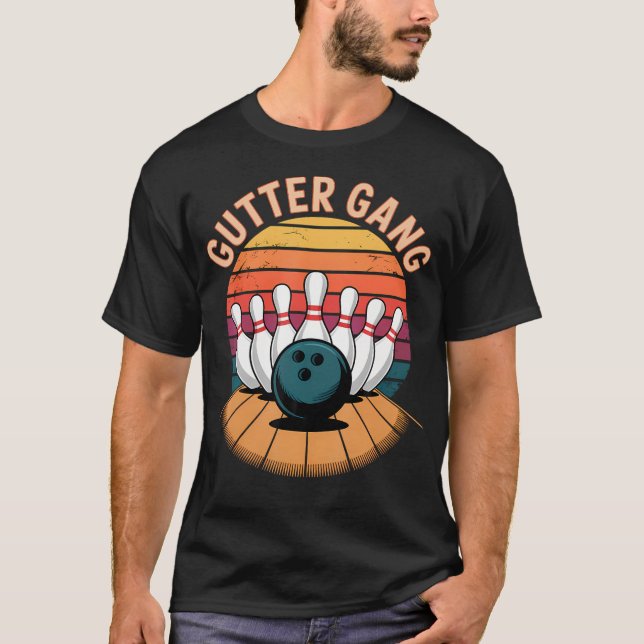 Gutter Gang Bowling Retro Sunset Strike Squad T Shirt (Framsida)