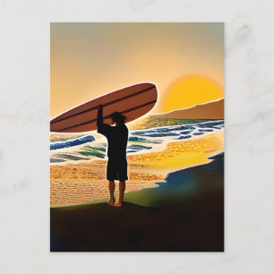 Guy på Beach med Surfa Board på Sunset Vykort