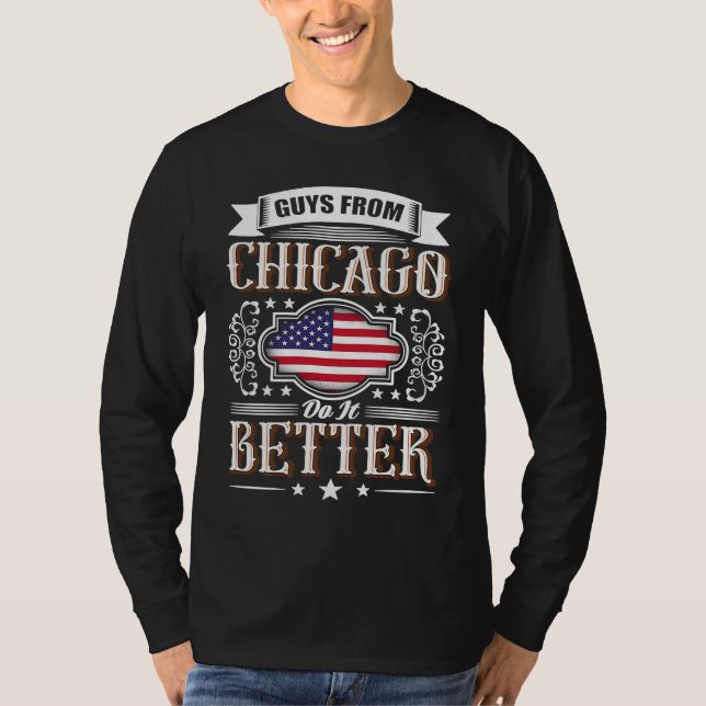 Guys from CHICAGO do it better USA flag T Shirt (Framsida)