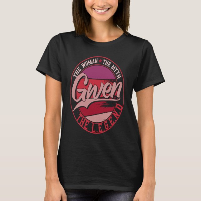 Gwen Dam i Myth the Legend T Shirt (Framsida)