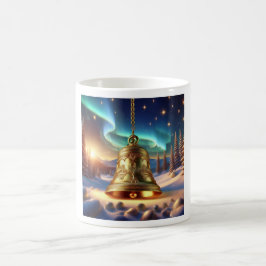 Gyllen julklocka i en snöig vinterscen kaffemugg