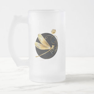 Gyllene drakfluga i svart cirkel frostat ölglas