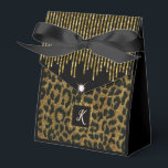 Gyllene och fläckiga presentaskar<br><div class="desc">Vacker presentbox med tryckta gyllene paljetter med diamant på ovansidan och leopardmönster på fram- och baksidan. Personlig monogrambokstav är i en gyllene ram och svart bakgrund. Den är perfekt för alla tillfällen som födelsedag,  bröllop,  årsdag och mer</div>