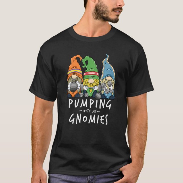 Gym Gnomes Pumping with My Gnomies Workout Fitness T Shirt (Framsida)