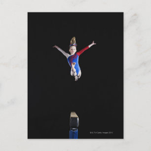 Gymnast (9-10) som går ut på baljstråle vykort