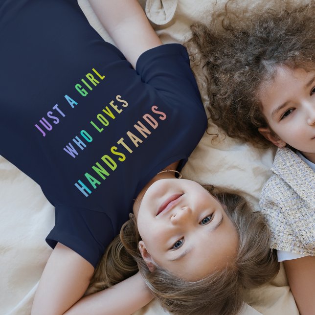 Gymnast Girl Handstand Roligt Rainbow T Shirt (Skapare uppladdad)