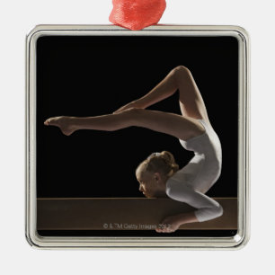 Gymnast på balansbom julgransprydnad metall