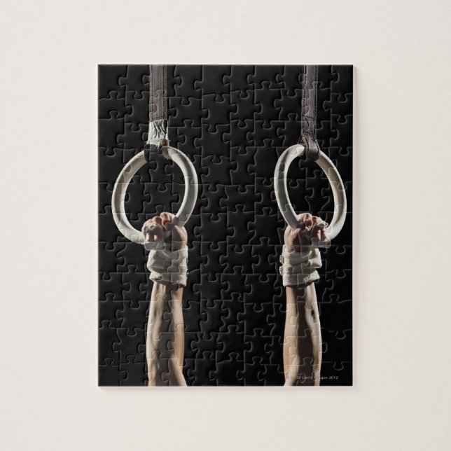 Gymnast swinging från ringar 2 pussel (Vertikal)