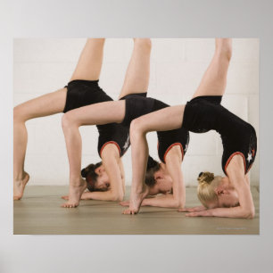 Gymnaster som hamnar upp och ned poster