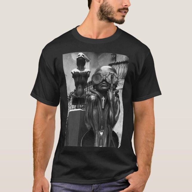 H. Giger Museum Baby Bullet Statue. Gruyeres, Sch T Shirt (Framsida)