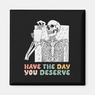 Ha den dag du förtjänar Halloween Skeleton och Co Magnet