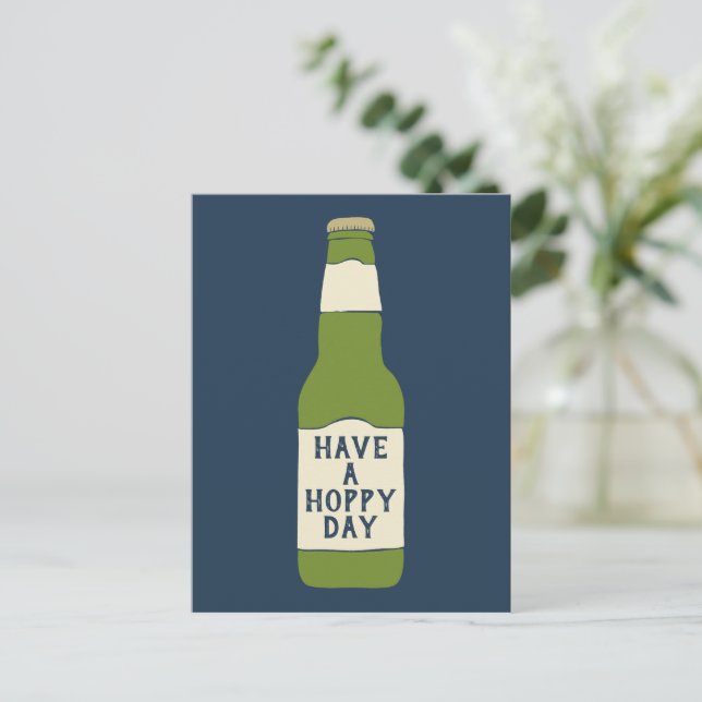 Ha en hoppy Day Grönt Beer Flaska Vykort (Stående Fram)