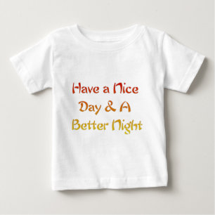 Ha en trevlig dag och en bättre natttextsdesign tee shirt