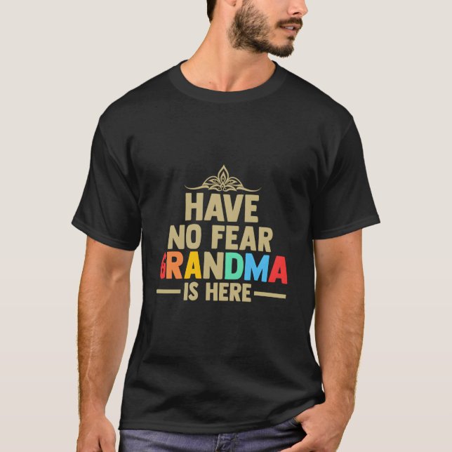Ha Ingen Rädsla Mormor Är Här Mormor T Shirt (Framsida)