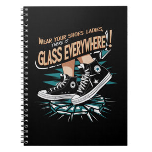Ha Sko Damerna Det Finns Glas Överallt Anteckningsbok
