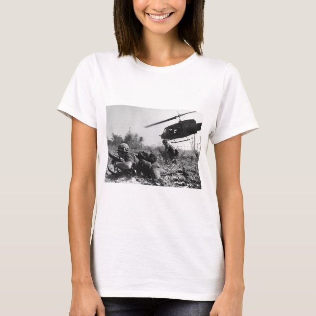 Ha som huvudämne Crandalls UH--1Dhelikoptern i T Shirt (Framsida)