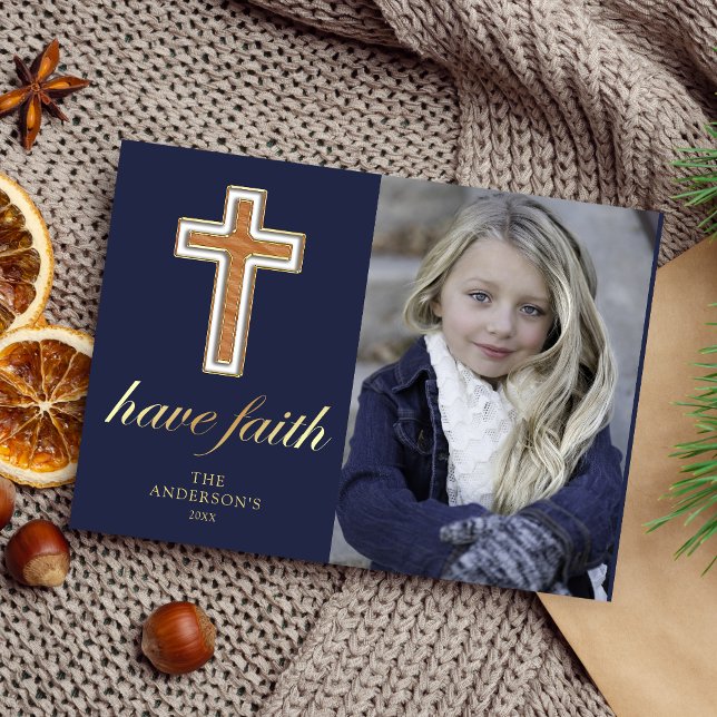 Ha tro | Religiöst julfoto med kors Julkort (Skapare uppladdad)