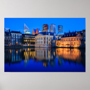 Haag-skylten vid blått poster