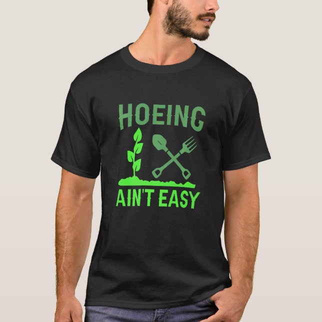 Hackning är inte lätt   Trädgårdsskötsel T Shirt (Framsida)