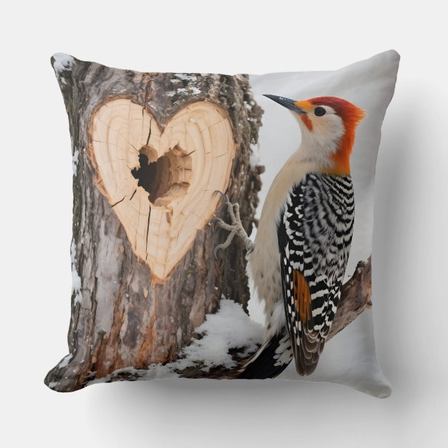 Hackspett bredvid hjärtformat trädhål kudde (Framsida)