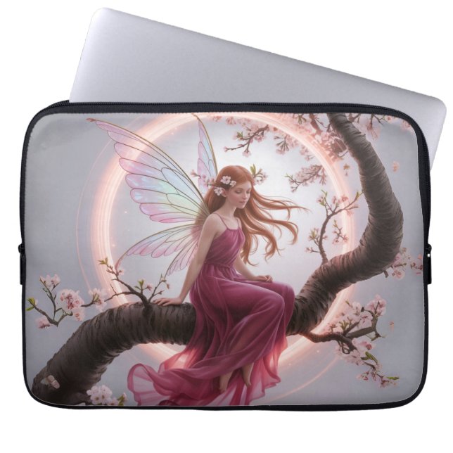 Hada mágica entre flores de cerezo – Ilustración d Laptop Fodral (Framsidan)