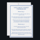 Hadlakat Nerot Chanukah Hebrew Engelska styrkort<br><div class="desc">Dessa kort har välsignelsen Hadlakat Nerot Chanukah, de tre välsignelserna från Hanukkah, skriven i hebreiska, rumäniserade hebreiska och engelska. Mörk blått text på vit bakgrund binder korten till säsongens tema. Du kan redigera texten efter behov. Om du vill ha mer användbara Hanukkah-artiklar kan du besöka min butik: Zazzle.com/Shayna_Punim ✡ För...</div>
