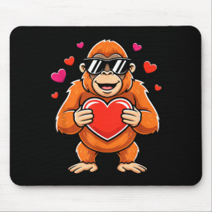 Häftig gorilla som håller hjärta valentin apa pojk musmatta