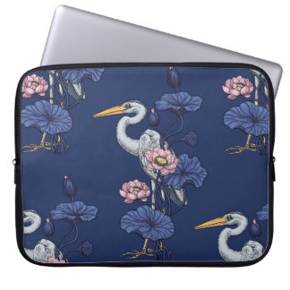 Häger i den rosa lotusgården på delphinblå laptop fodral