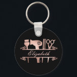 Hair stylist Hair Salon Monogram Ro Guld Nyckelring<br><div class="desc">Den här designen kan vara personlig i det område som tillhandahålls genom att ändra fotot och/eller text. Du kan också anpassa den genom att klicka på Anpassa den här mallen och sedan välja klicka för att anpassa ytterligare alternativ och ta bort eller ändra färg i bakgrunden, lägga till text, ändra...</div>