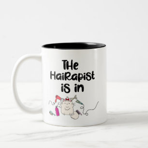 Hairapist är i Funny Hairdresser Gifts Två-Tonad Mugg