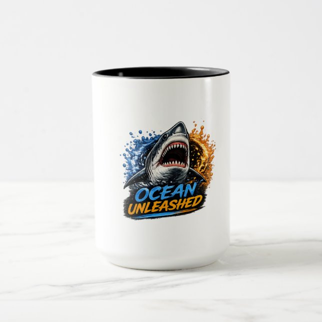 Haj Ocean Unleashed – Modig blå och orange stänk Mugg (Center)