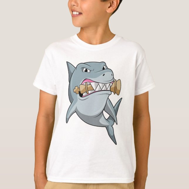 Haj vid schack med schackpjäs kung t shirt (Framsida)