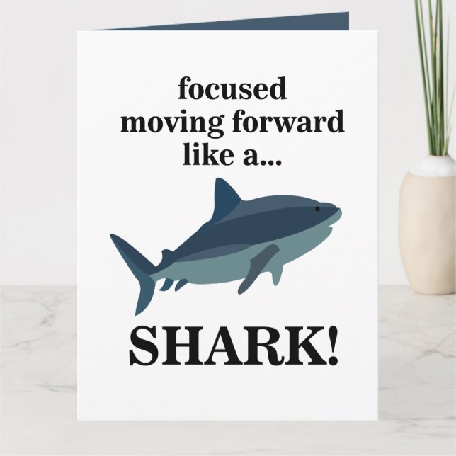 Hajar Fokuserar På Att Gå Framåt Som En Haj Kort (Framsida)