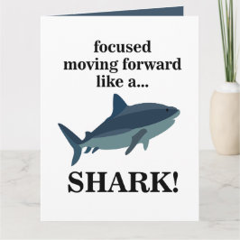 Hajar Fokuserar På Att Gå Framåt Som En Haj Kort