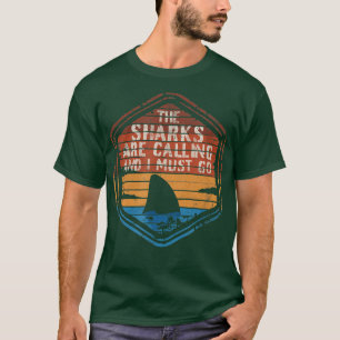 Hajarna ringer och jag måste gå Sunset Shark T Shirt