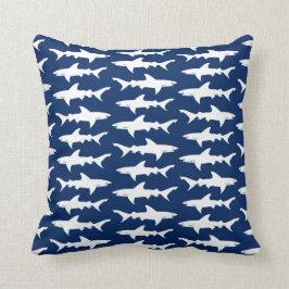 Hajattack skolar av hajar i blåtthav kudde